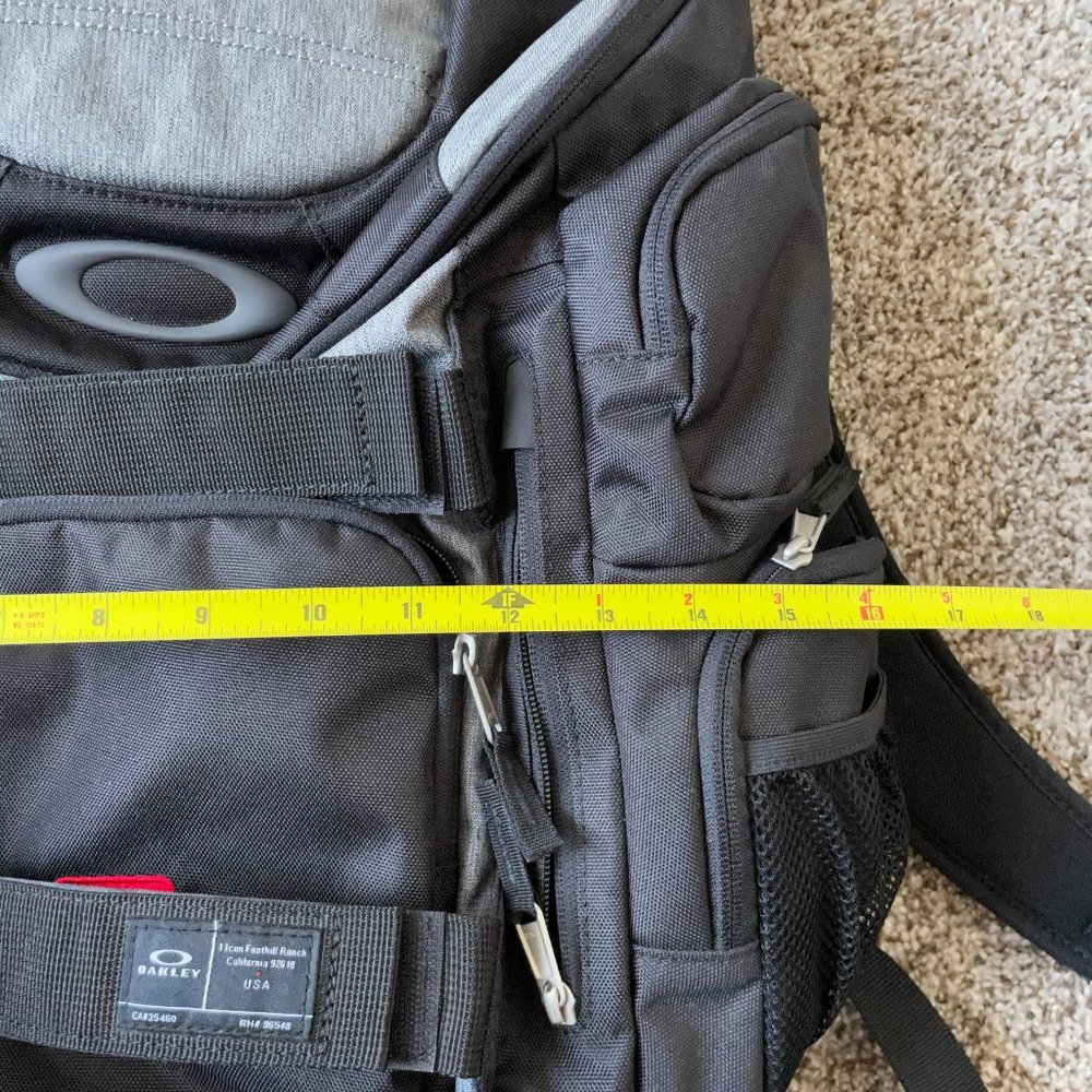 Oakley | Toro Branded Backpack - NWOT - Picture 10 of 11
